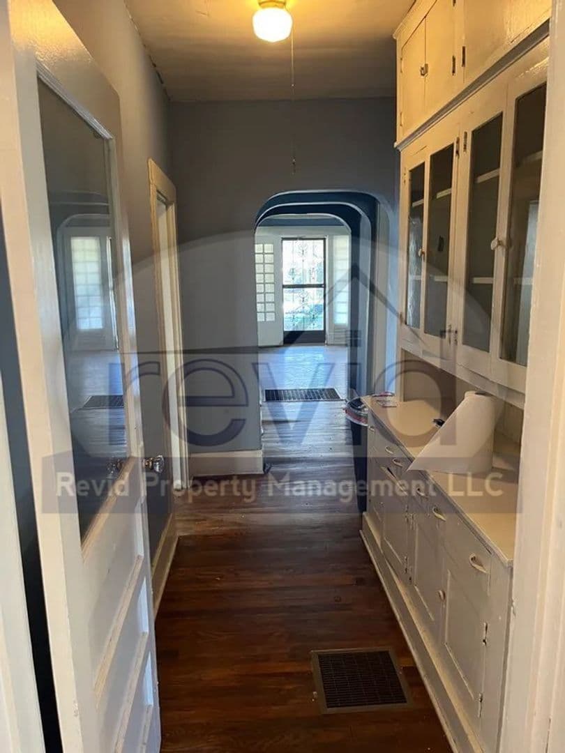 Memphis Apartment: 25 S. Barksdale
