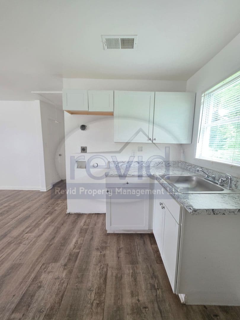 Memphis Apartment: 839 Pearce St.