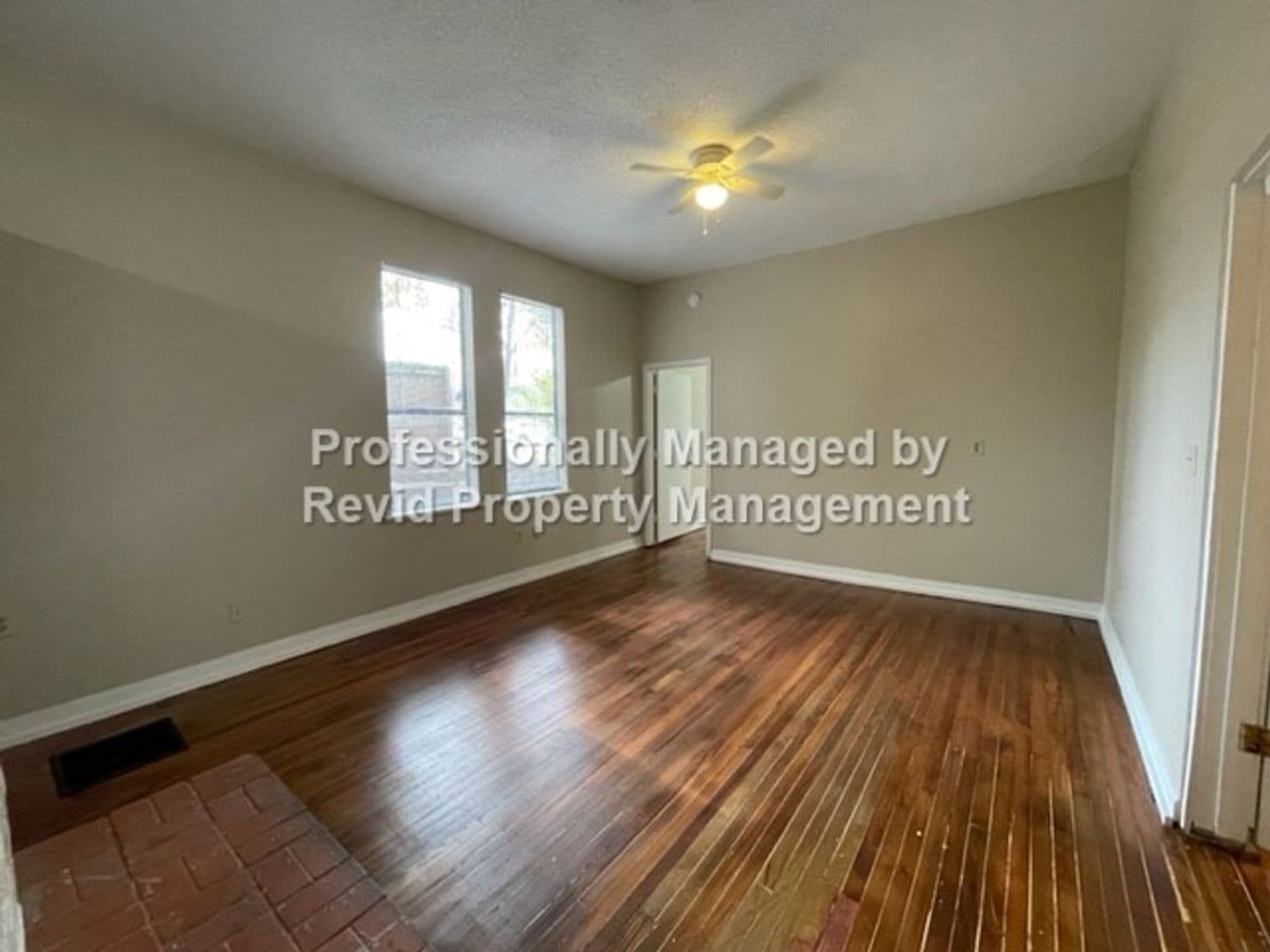 Memphis Apartment: 26 McNeil