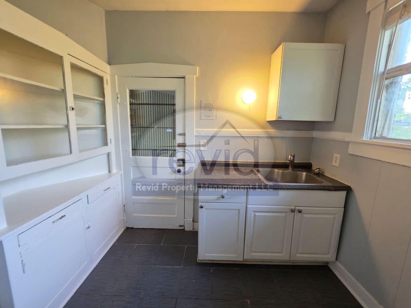 Memphis Apartment: 144 N Belvedere