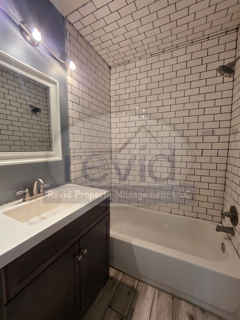 Memphis Apartment: 220 S. Cleveland St.