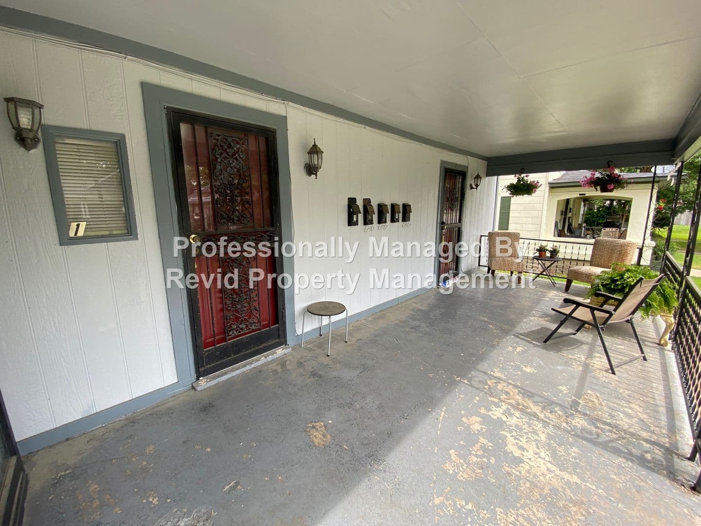 Memphis Apartment: 27 S. Barksdale