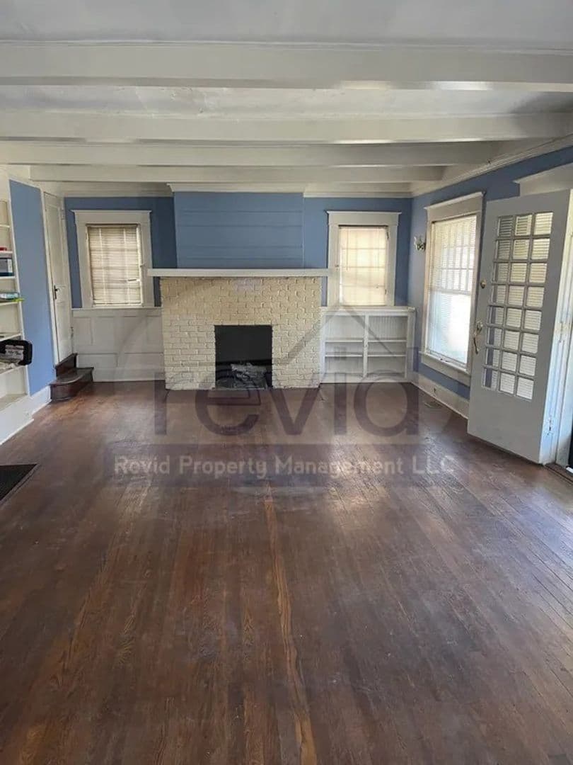 Memphis Apartment: 25 S. Barksdale
