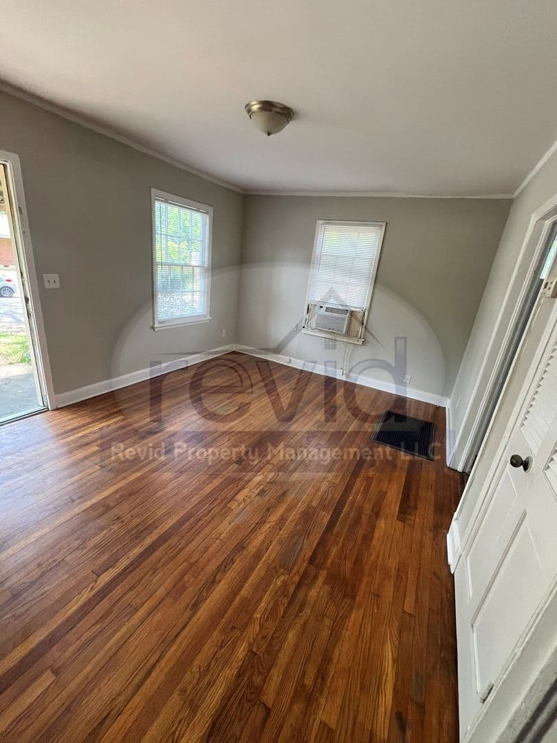 Memphis Apartment: 2562 Quail Ave.
