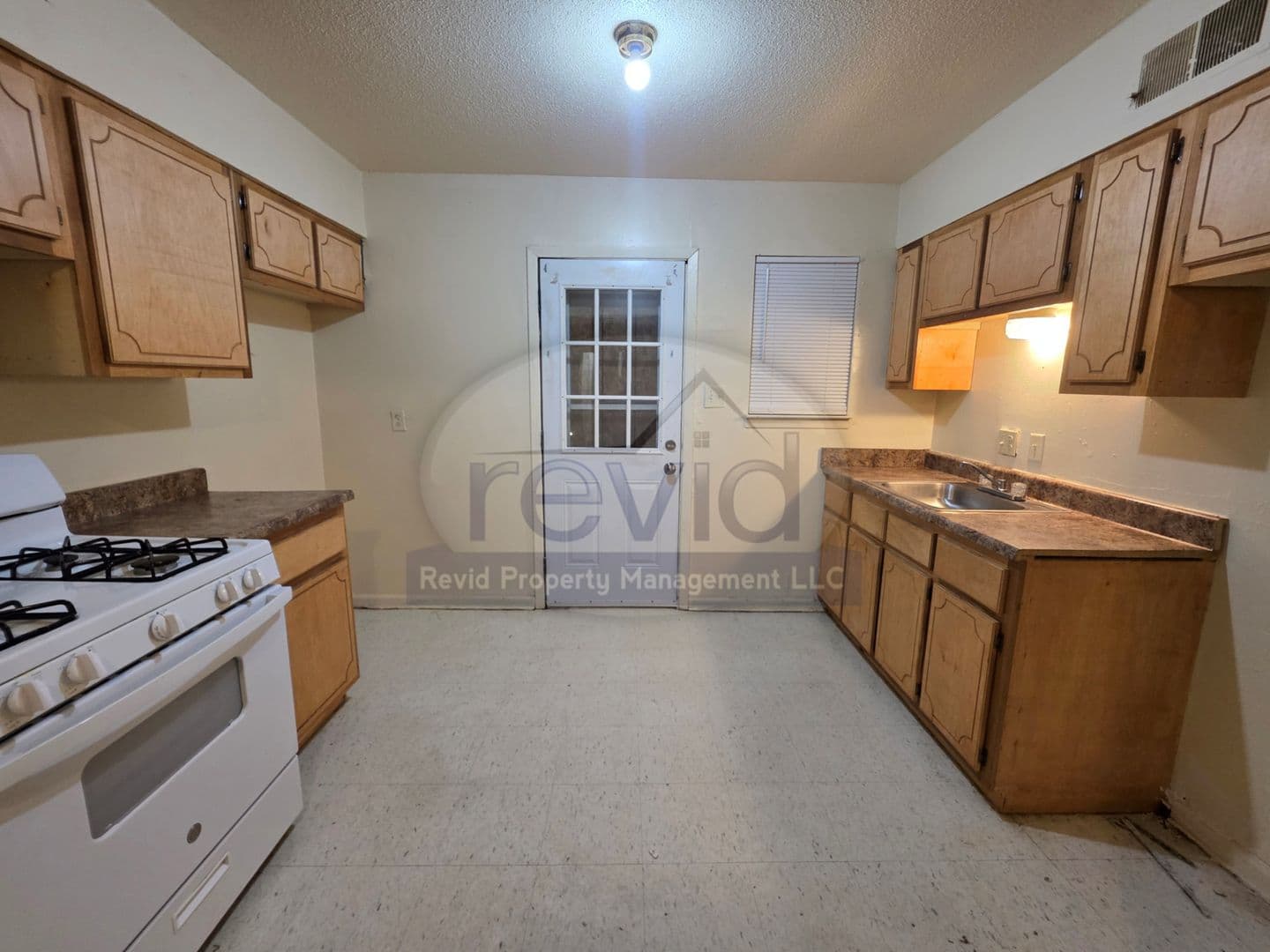 Memphis Apartment: 1861 Corning Ave.