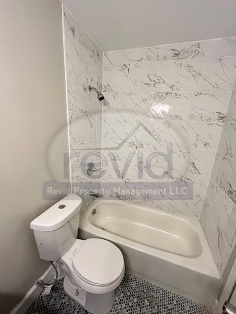 Memphis House: 4757 Northfield Circle