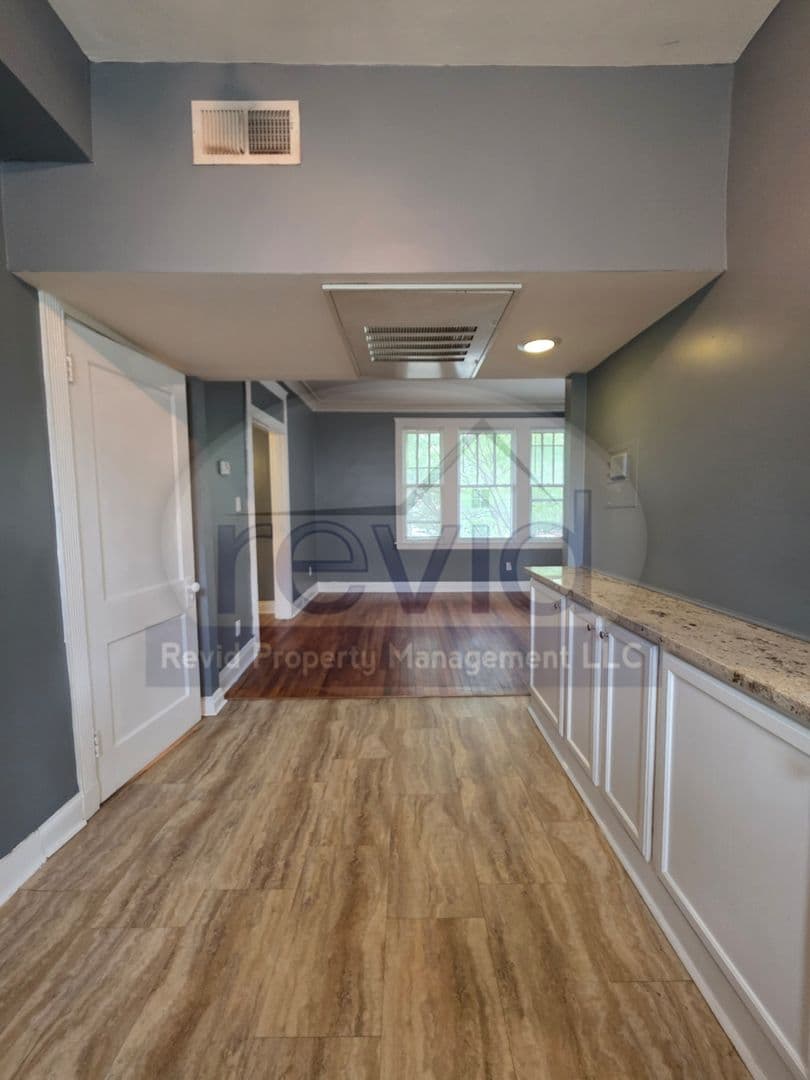 Memphis Apartment: 220 S. Cleveland St.