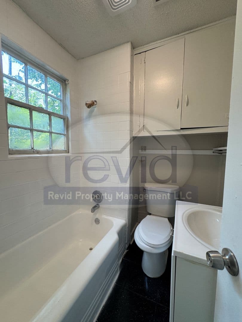 Memphis Apartment: 2051 Peabody