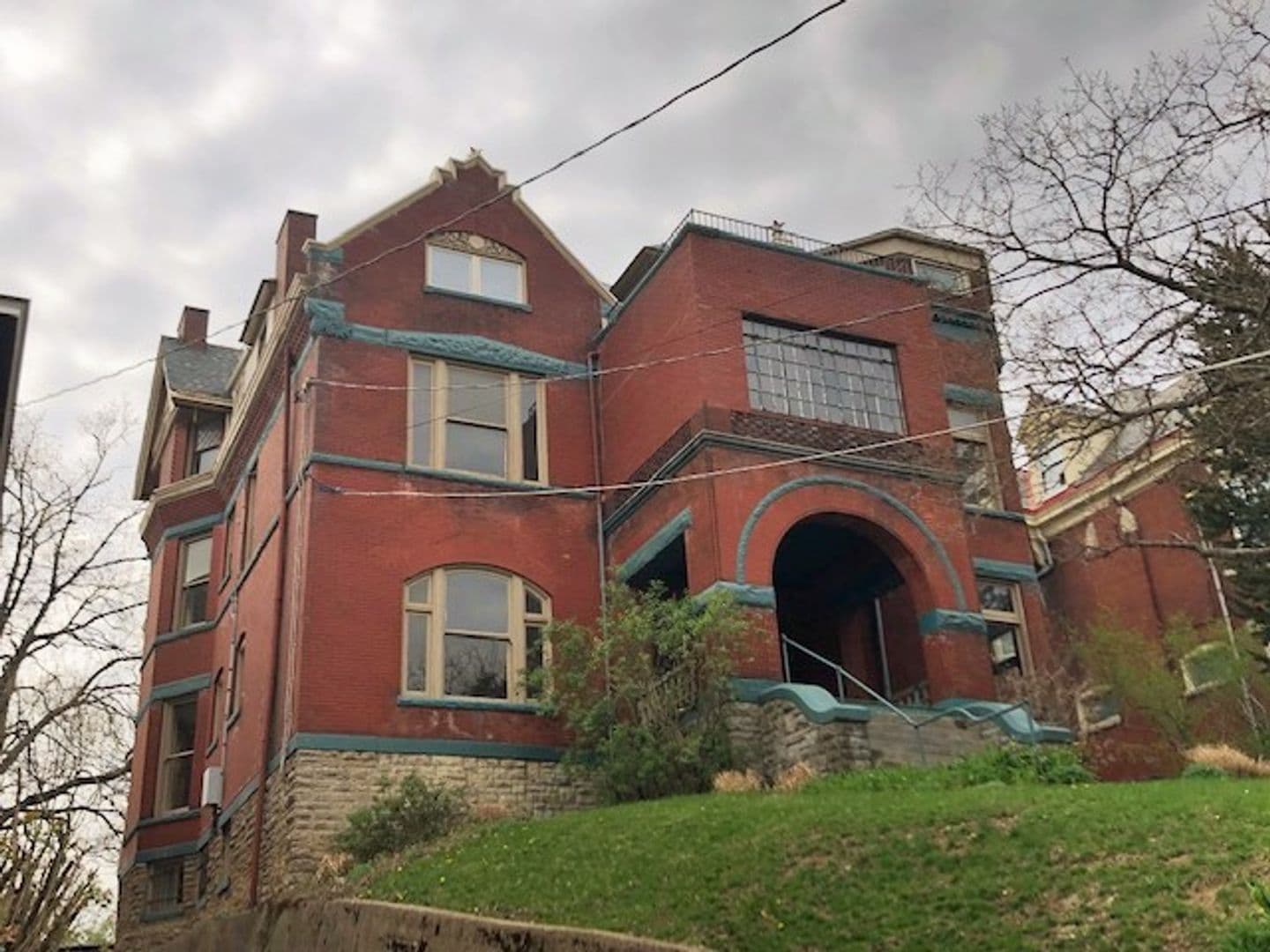 Cincinnati Apartment: 2229 Park Ave.