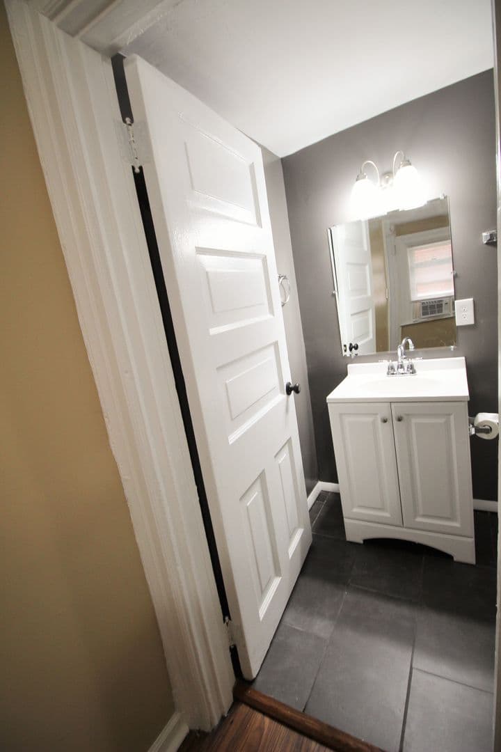 Cincinnati Apartment: 2229 Park Ave.