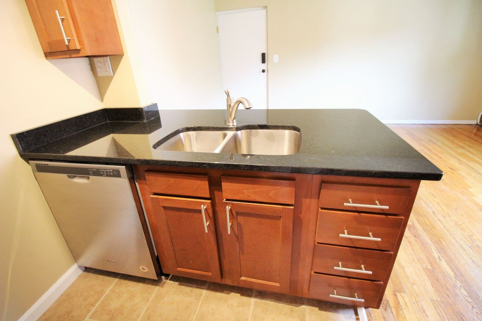 Cincinnati Apartment: 4434 Lafayette Ave.