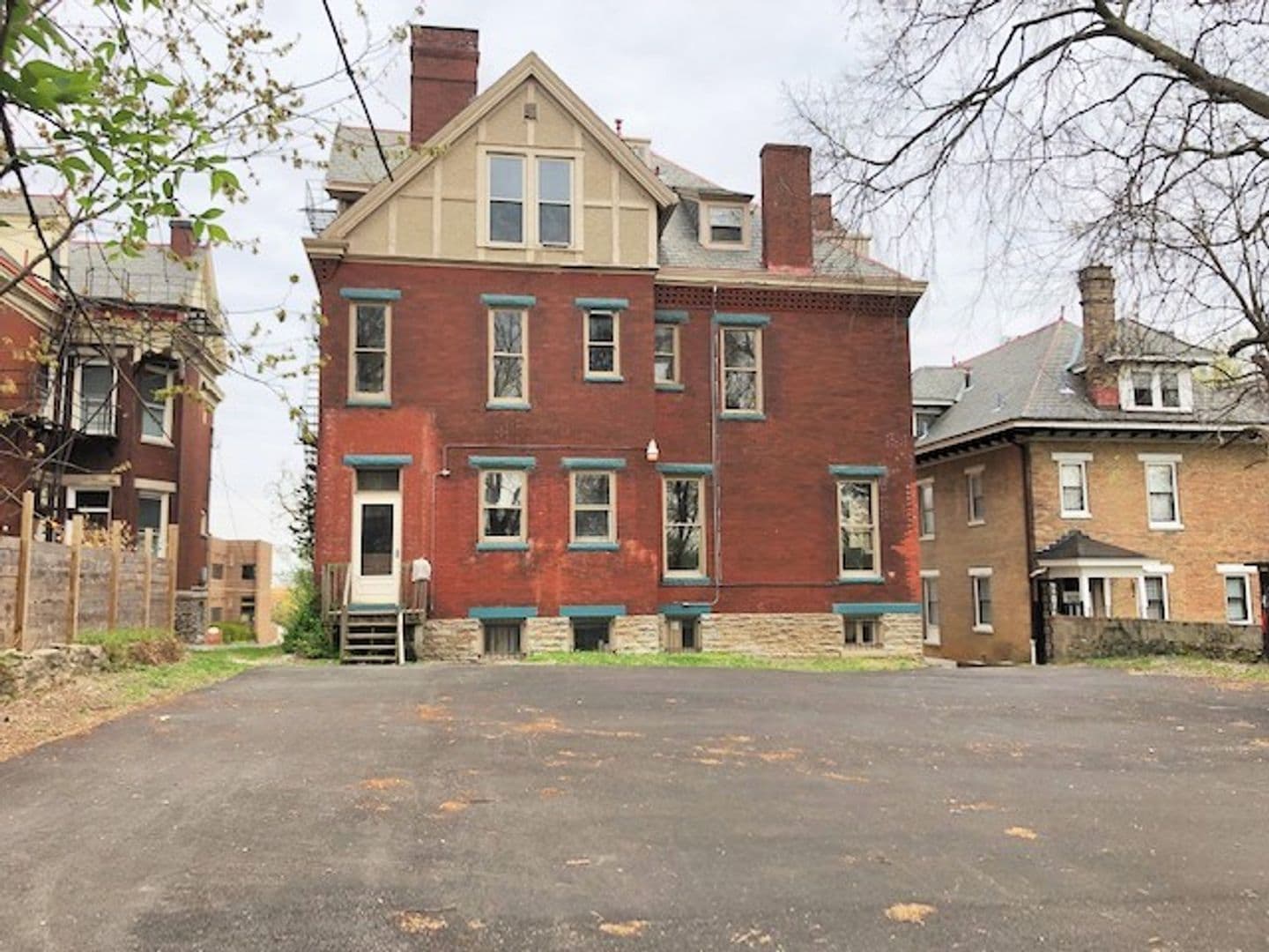 Cincinnati Apartment: 2229 Park Ave.