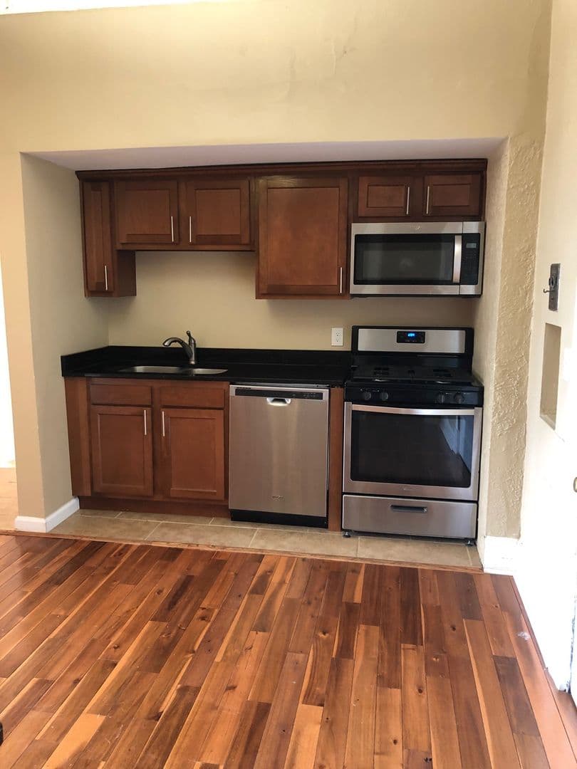 Cincinnati Apartment: 2229 Park Ave.