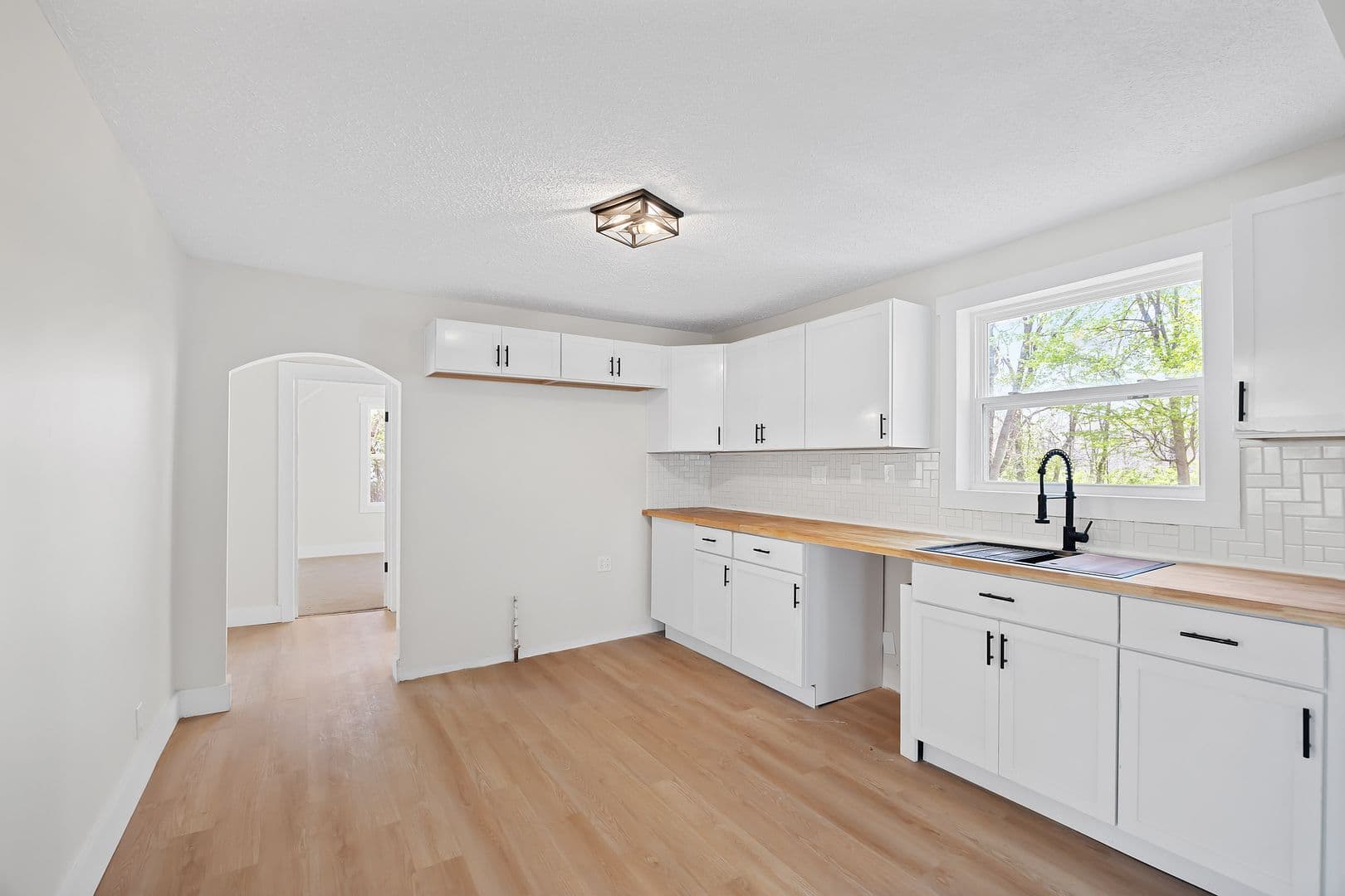 Louisville House: 10306 Easum Rd