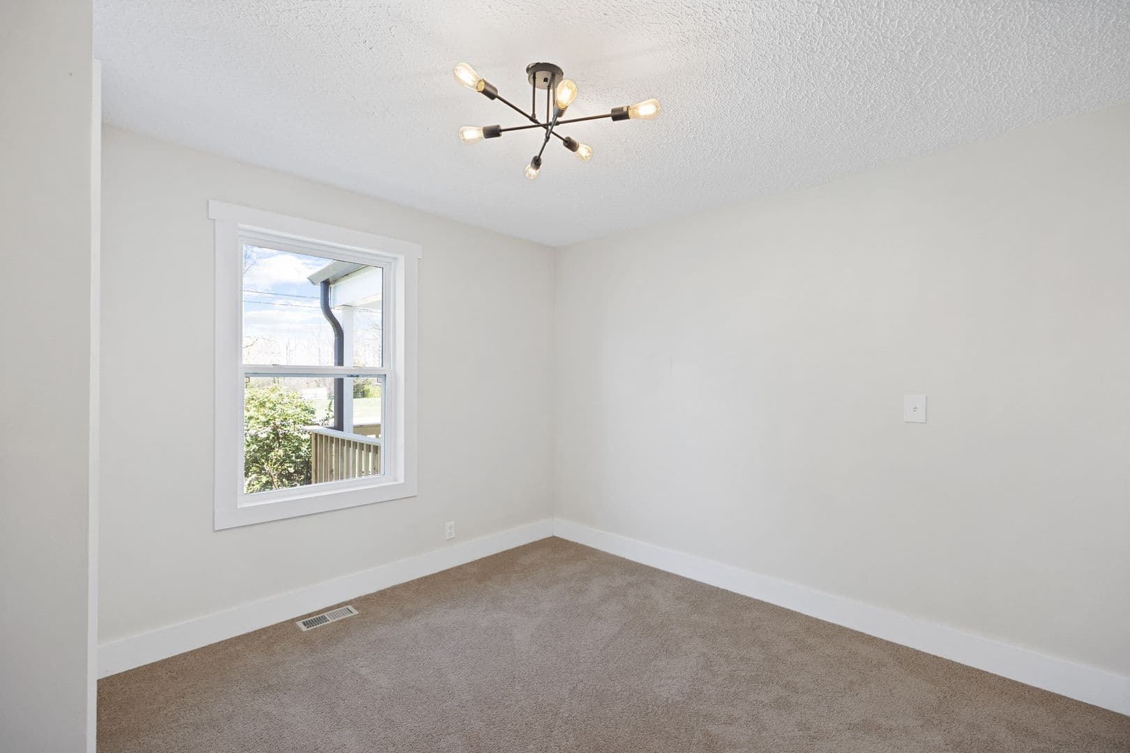 Louisville House: 10306 Easum Rd