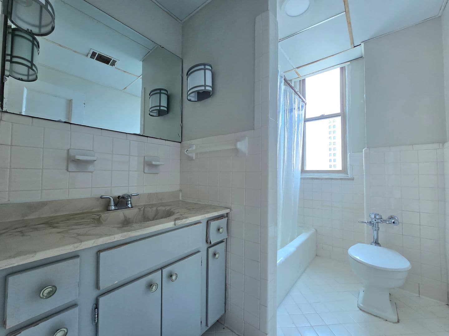 Louisville Apartment: 709 South Third St