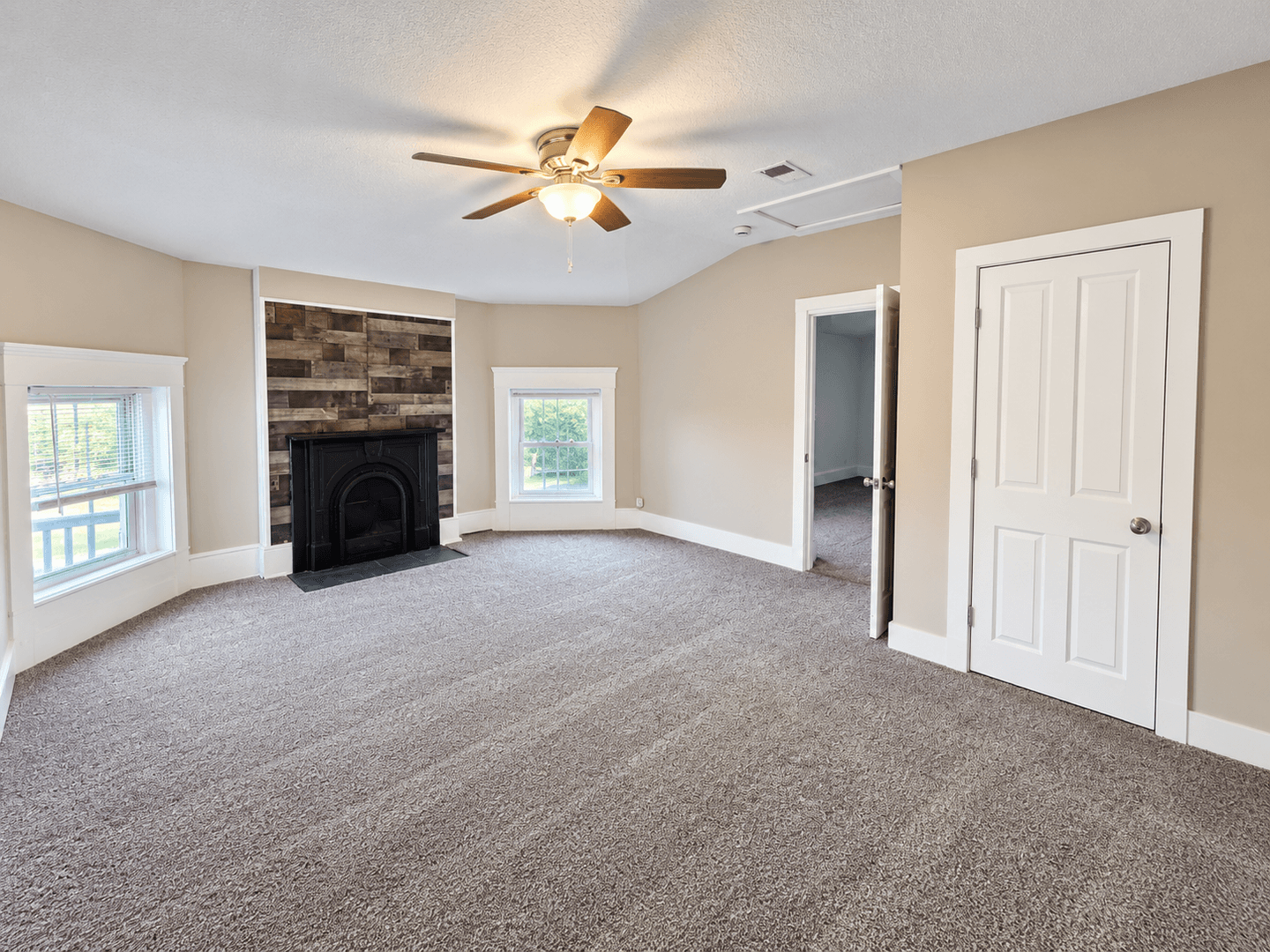 Louisville Apartment: 224 E Oak St