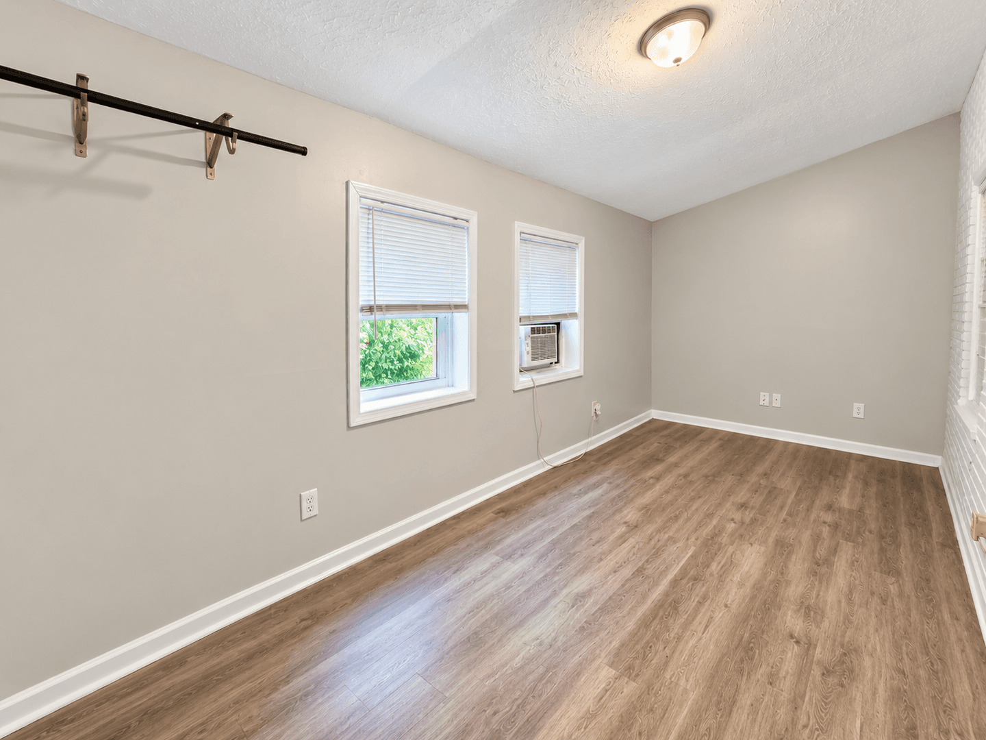 Louisville Apartment: 224 E Oak St