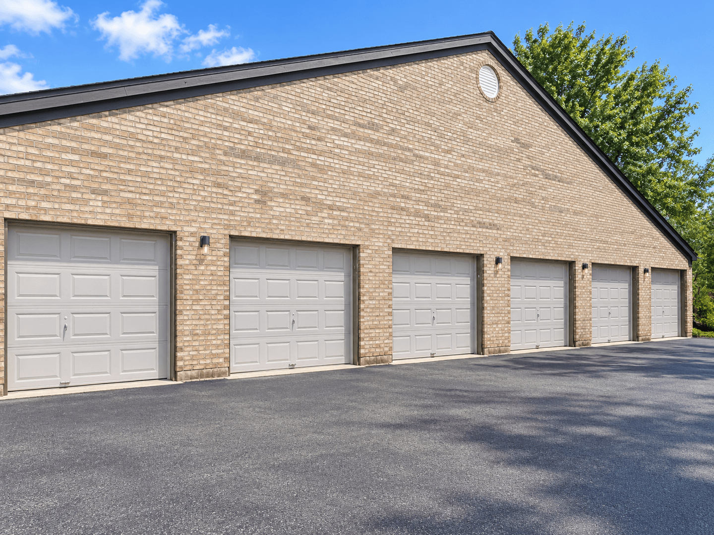 Louisville House: 10300 Southern Meadow Dr