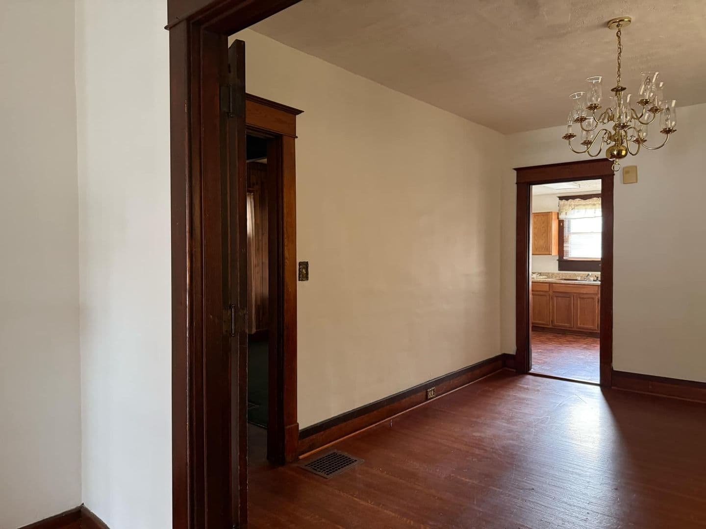 Louisville House: 1846 W Kentucky St