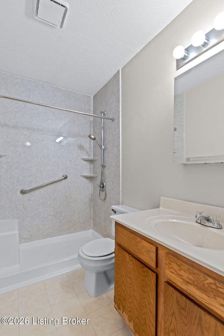 Louisville House: 3821 Hillcross Dr