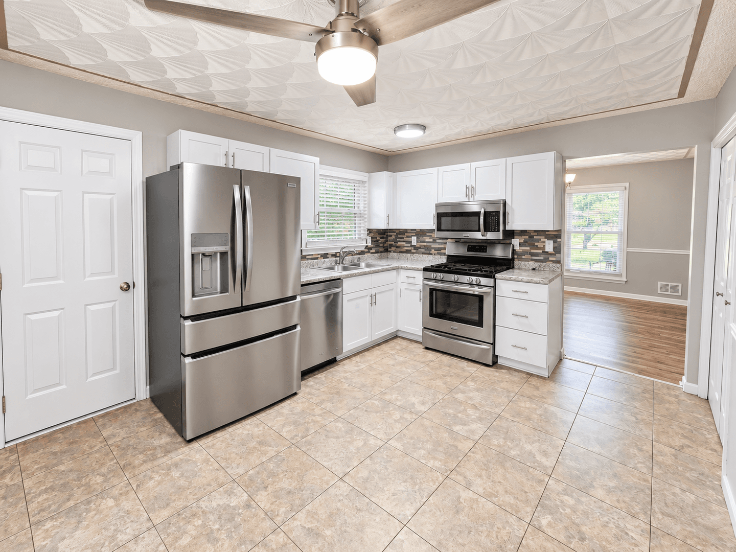 Louisville House: 5501 Landcross