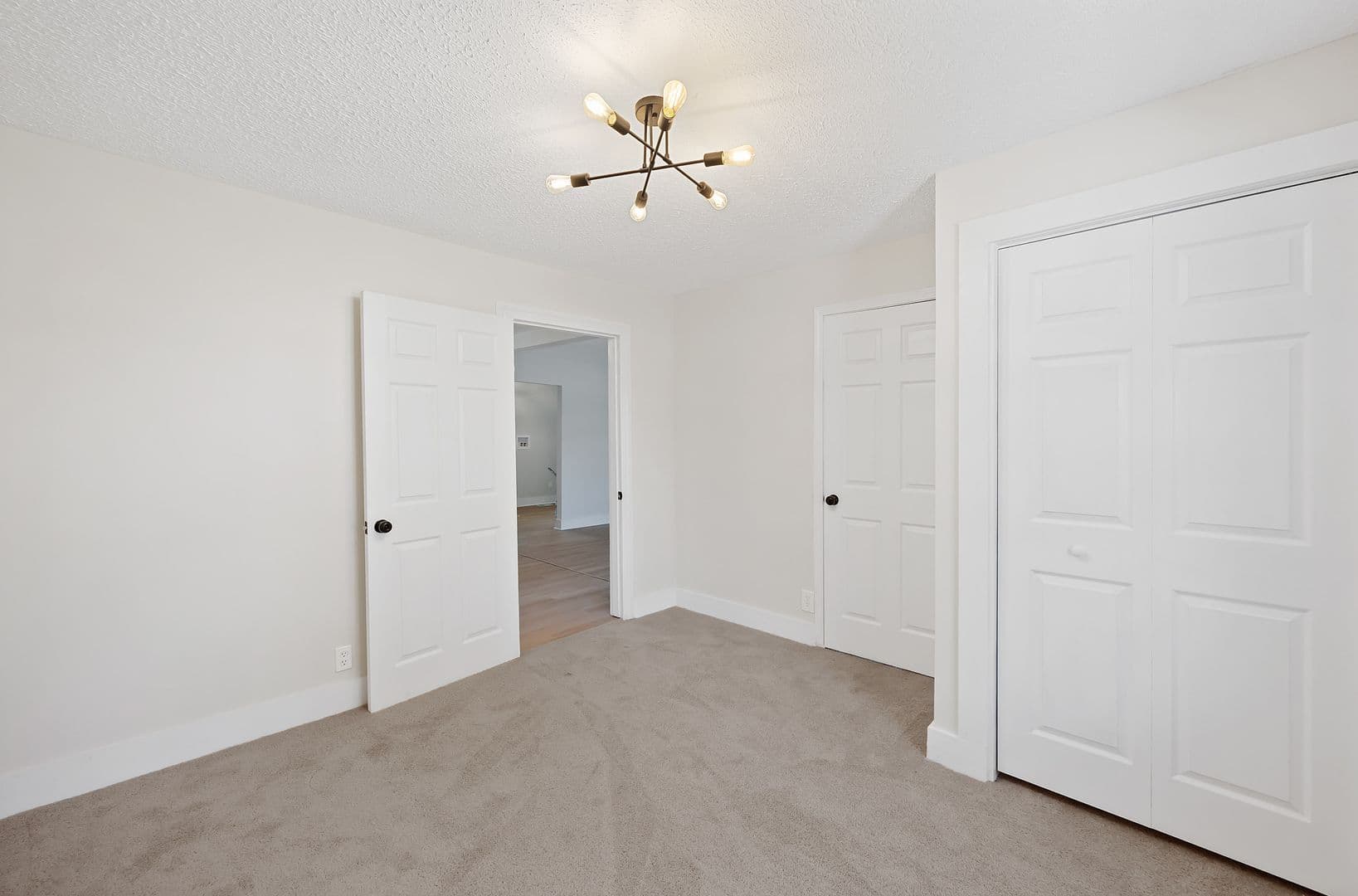 Louisville House: 10306 Easum Rd