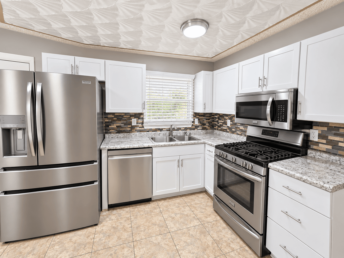 Louisville House: 5501 Landcross