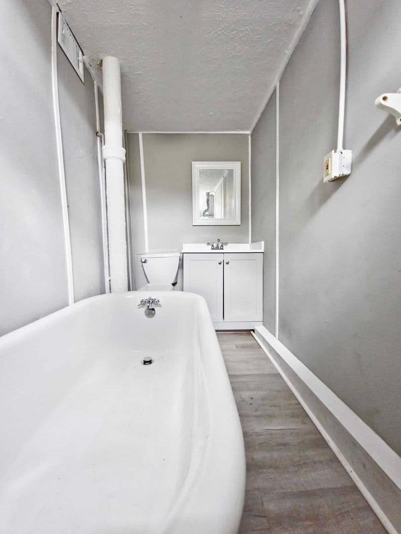 Louisville Apartment: 1051 Barret Ave