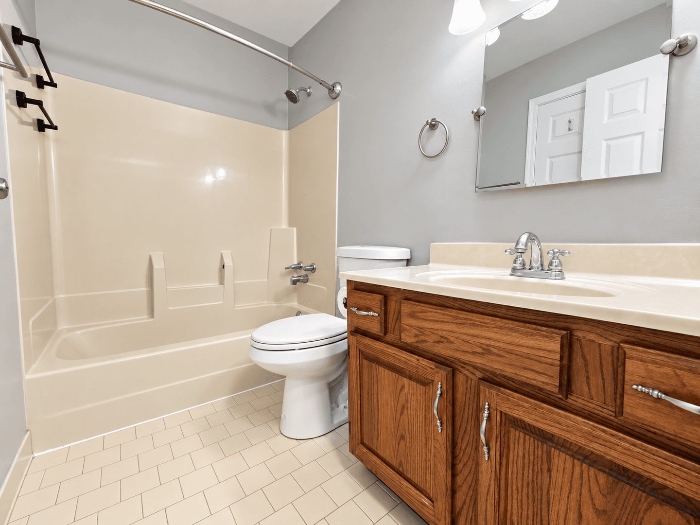 Louisville House: 5501 Landcross
