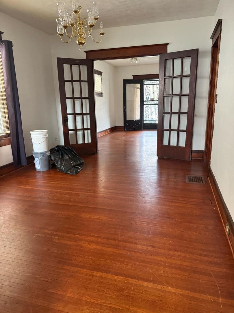 Louisville House: 1846 W Kentucky St