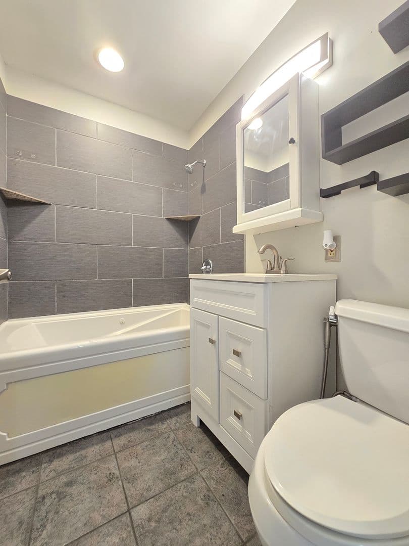 Louisville House: 3318 Moulton