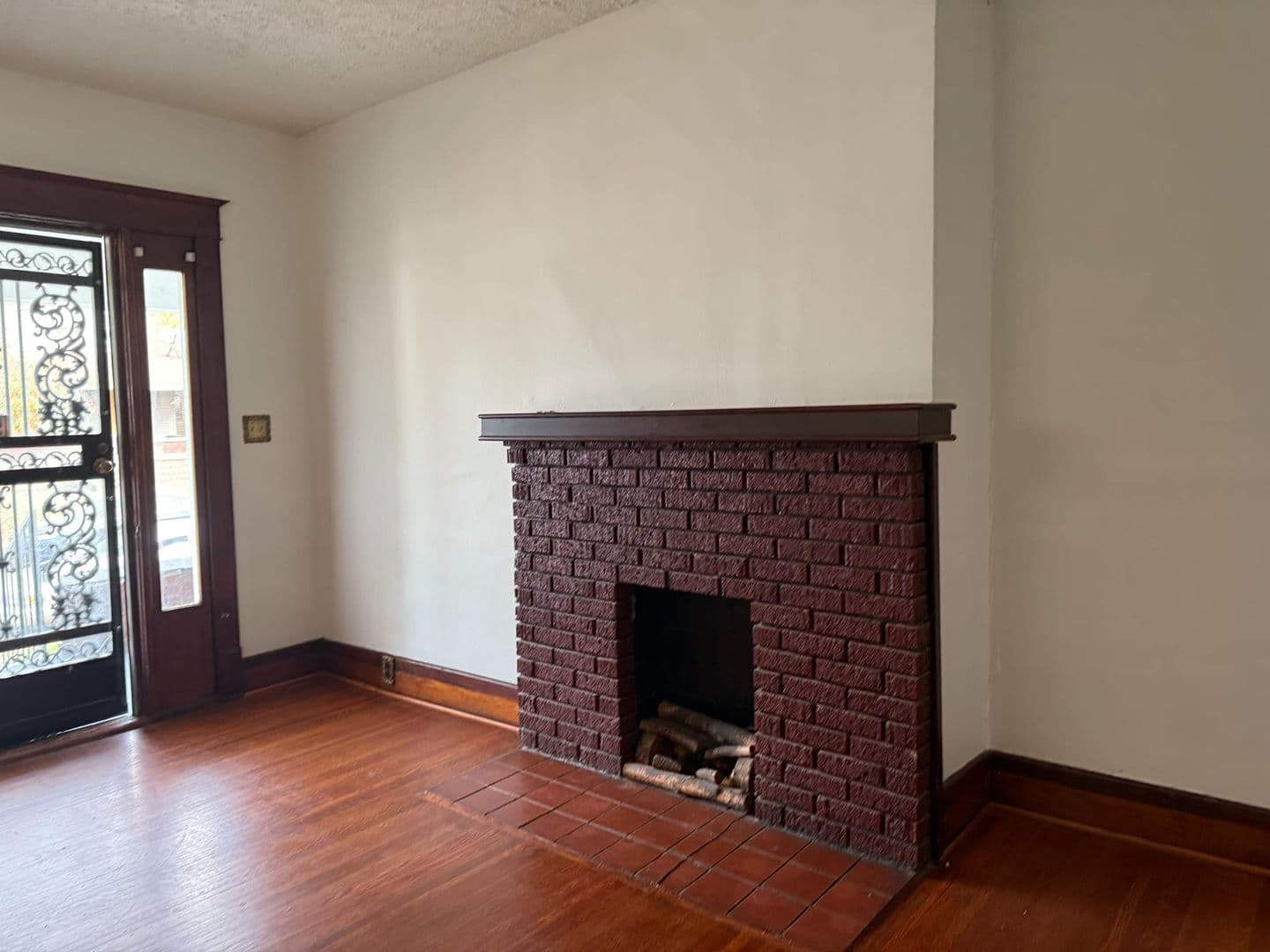 Louisville House: 1846 W Kentucky St