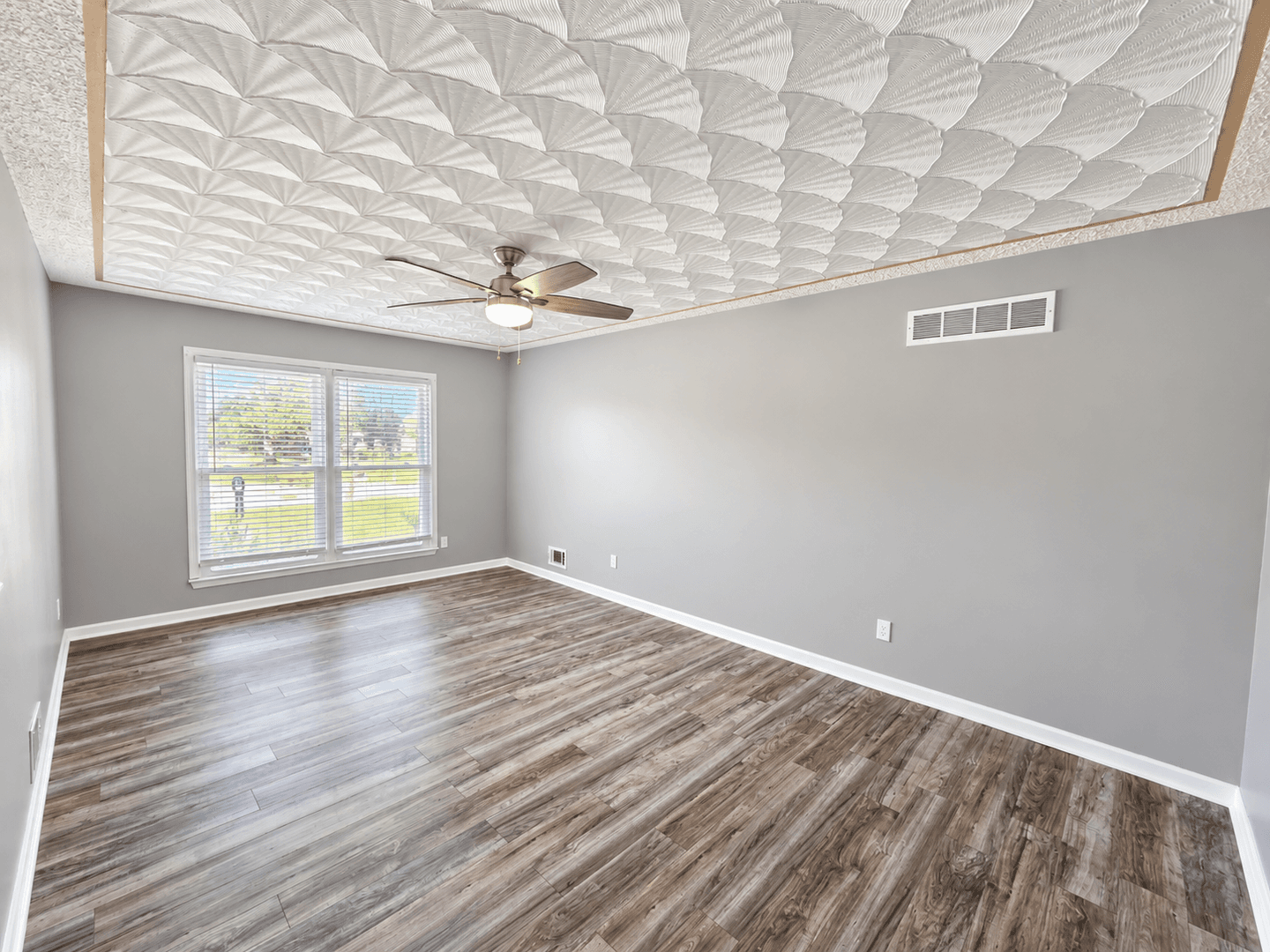 Louisville House: 5501 Landcross