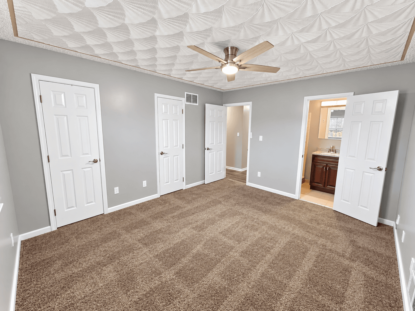 Louisville House: 5501 Landcross