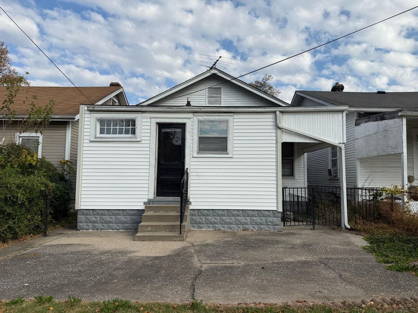 Louisville House: 1846 W Kentucky St