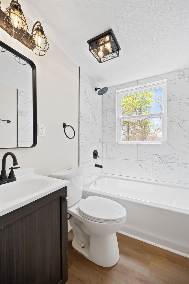 Louisville House: 10306 Easum Rd