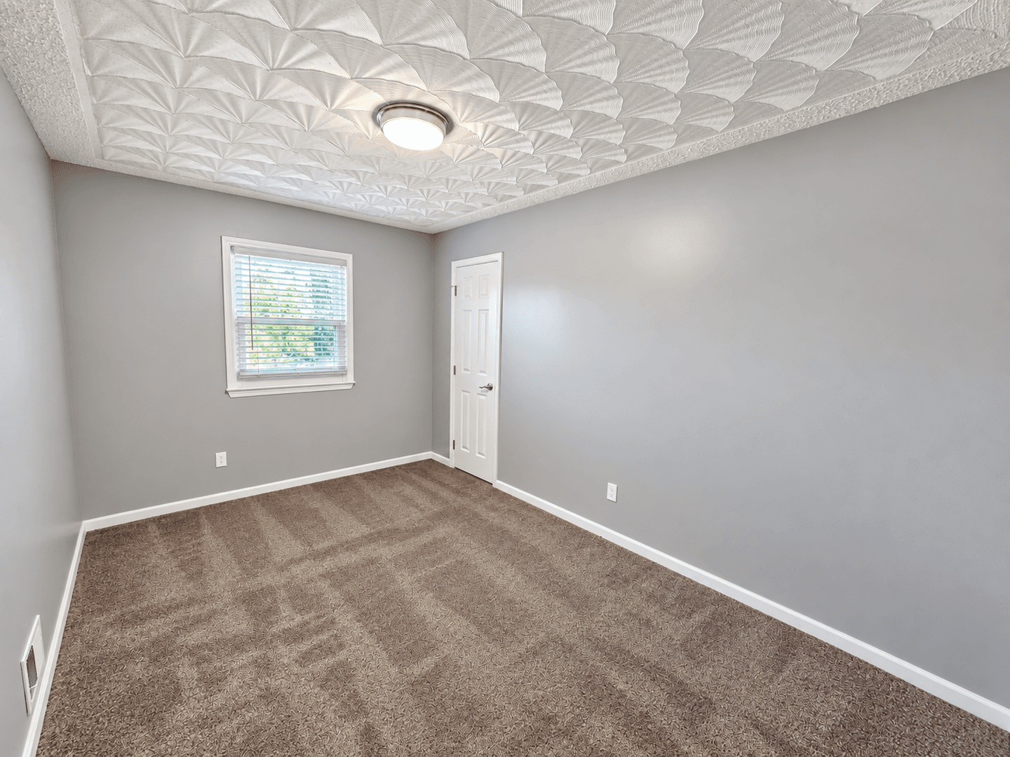 Louisville House: 5501 Landcross