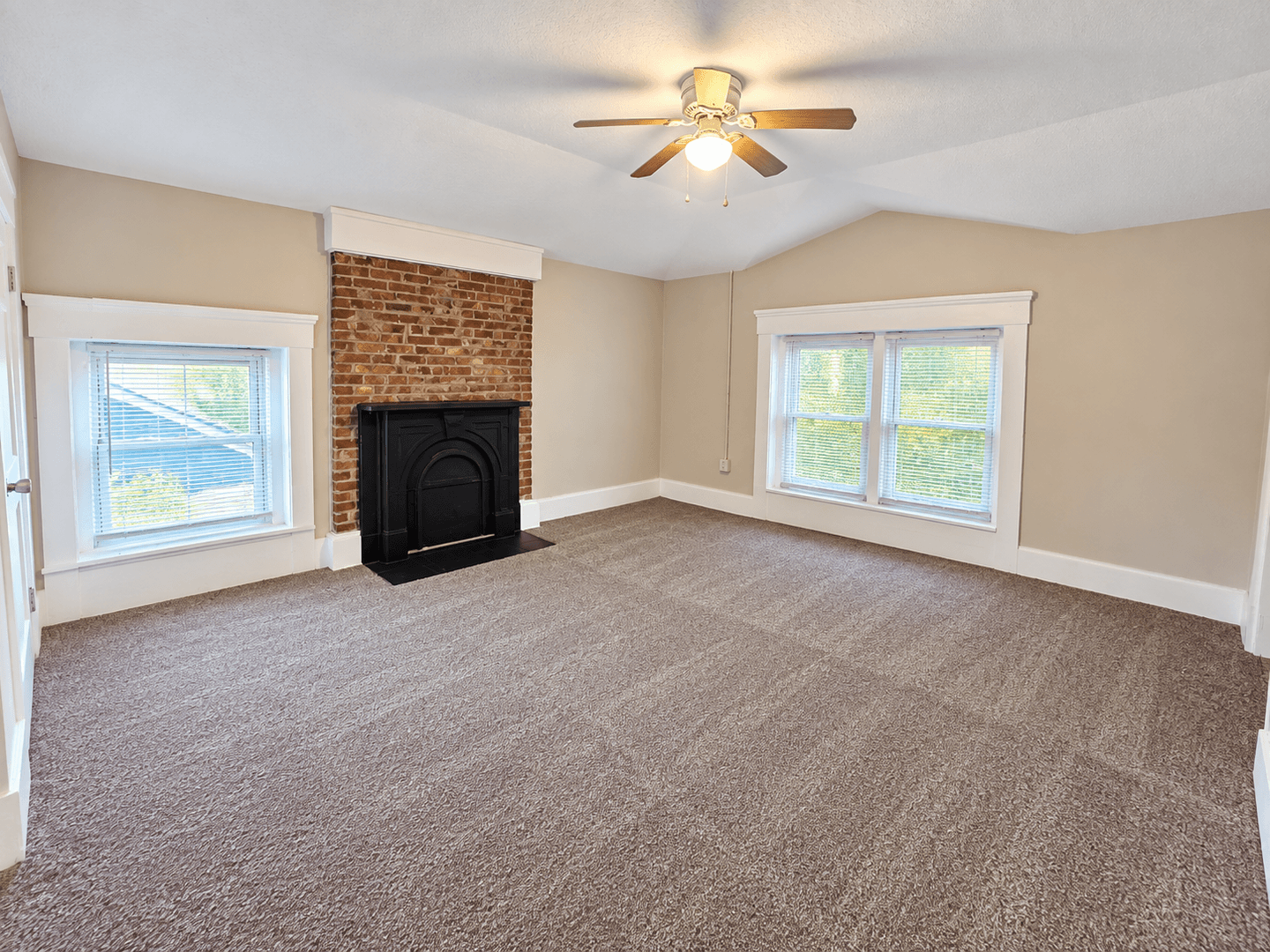 Louisville Apartment: 224 E Oak St