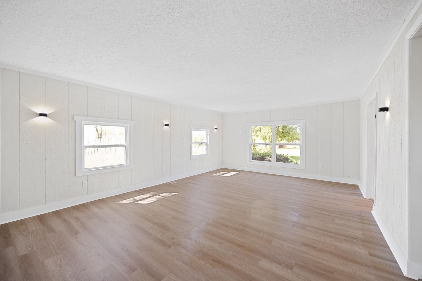 Louisville House: 10306 Easum Rd