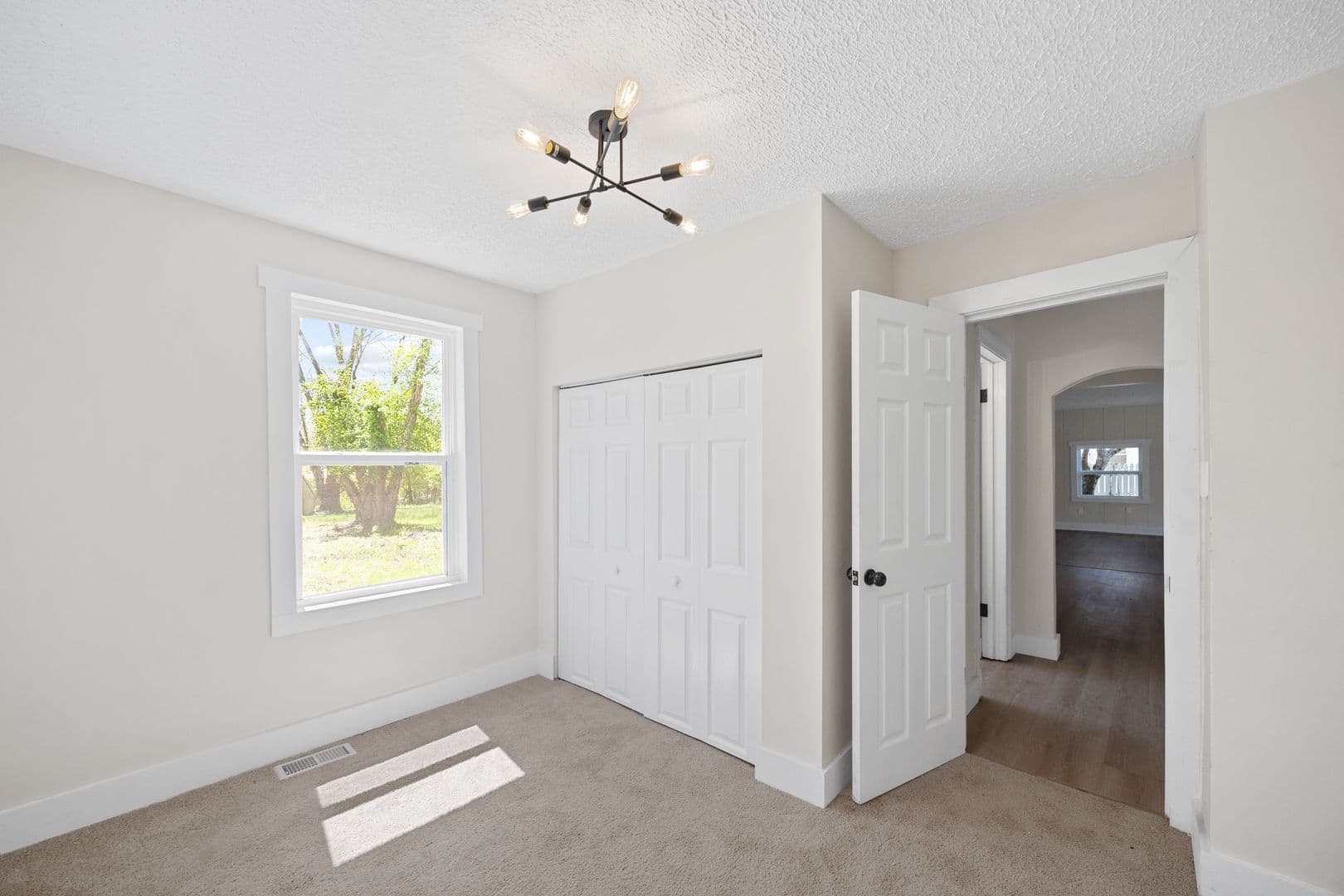 Louisville House: 10306 Easum Rd