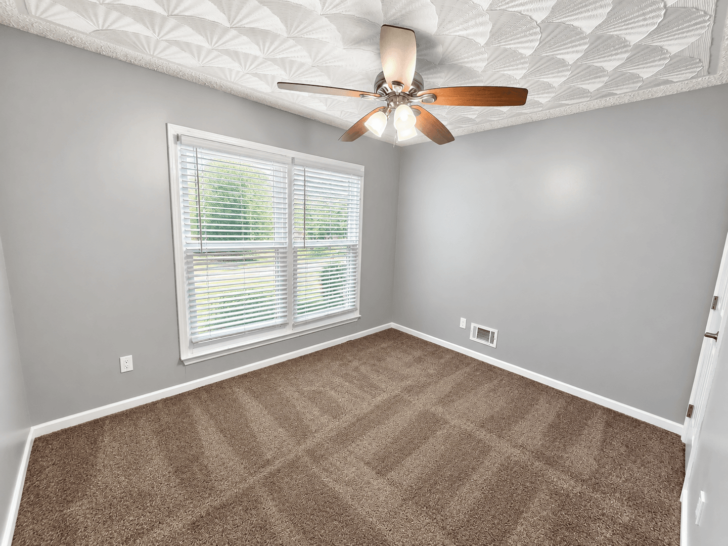 Louisville House: 5501 Landcross