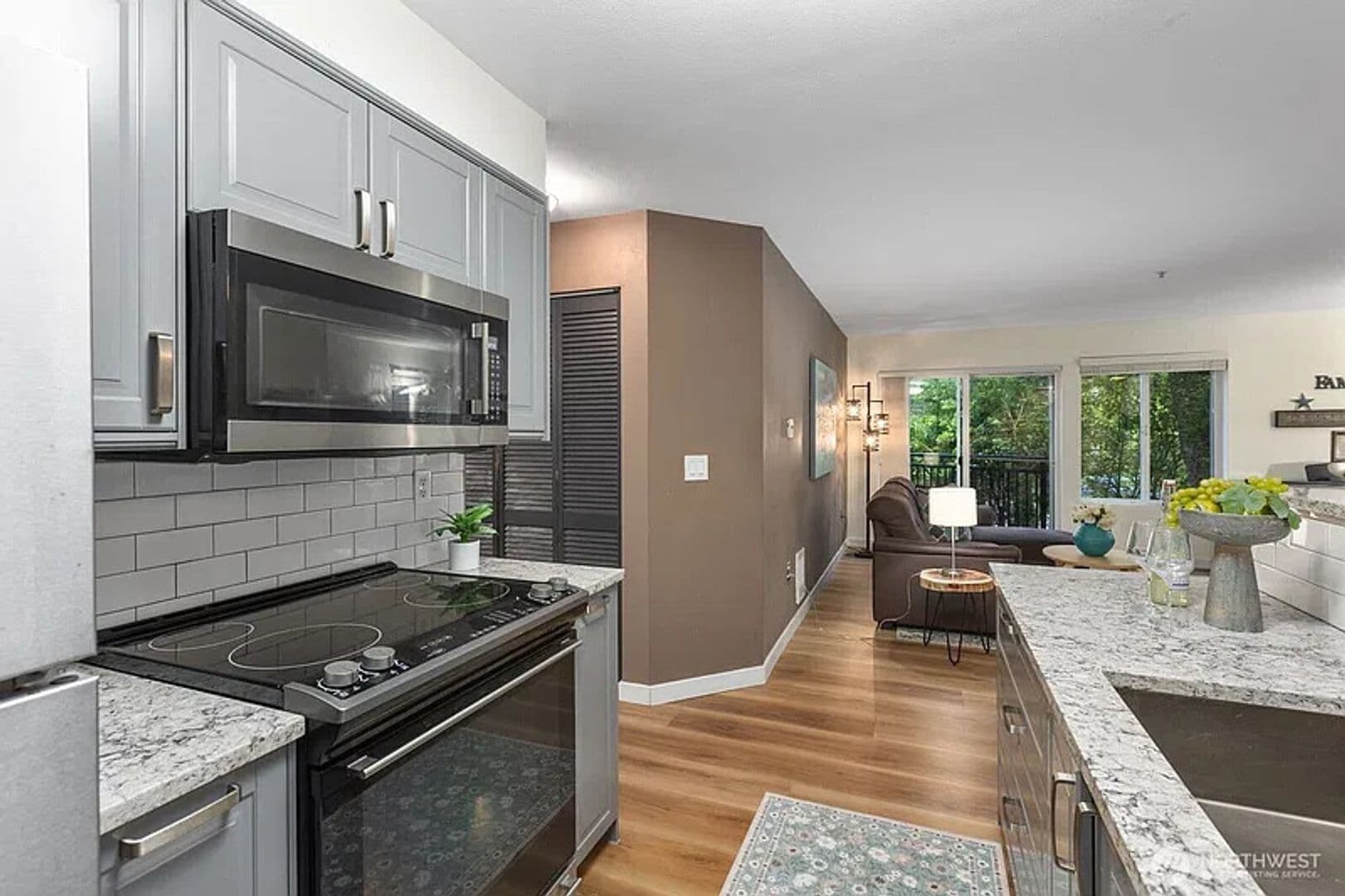 Bellevue House: 5501 Lakemont Blvd. Se Unit 102