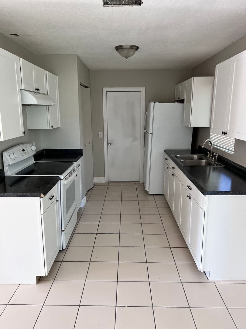 Spring Hill House: 13105 Hanley Dr.