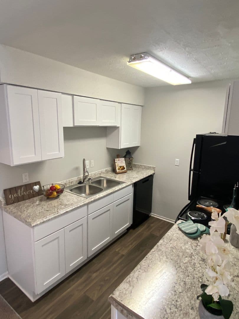 Greenville Apartment: 211 Batesview Dr.