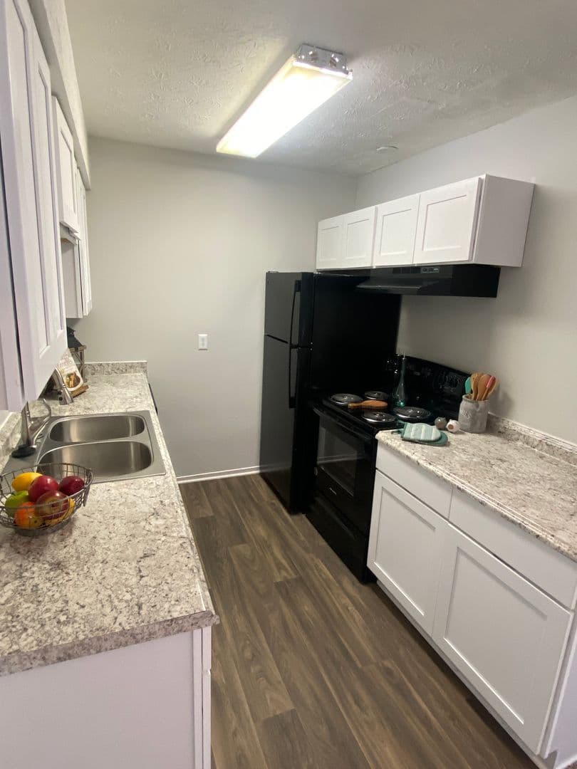 Greenville Apartment: 211 Batesview Dr.