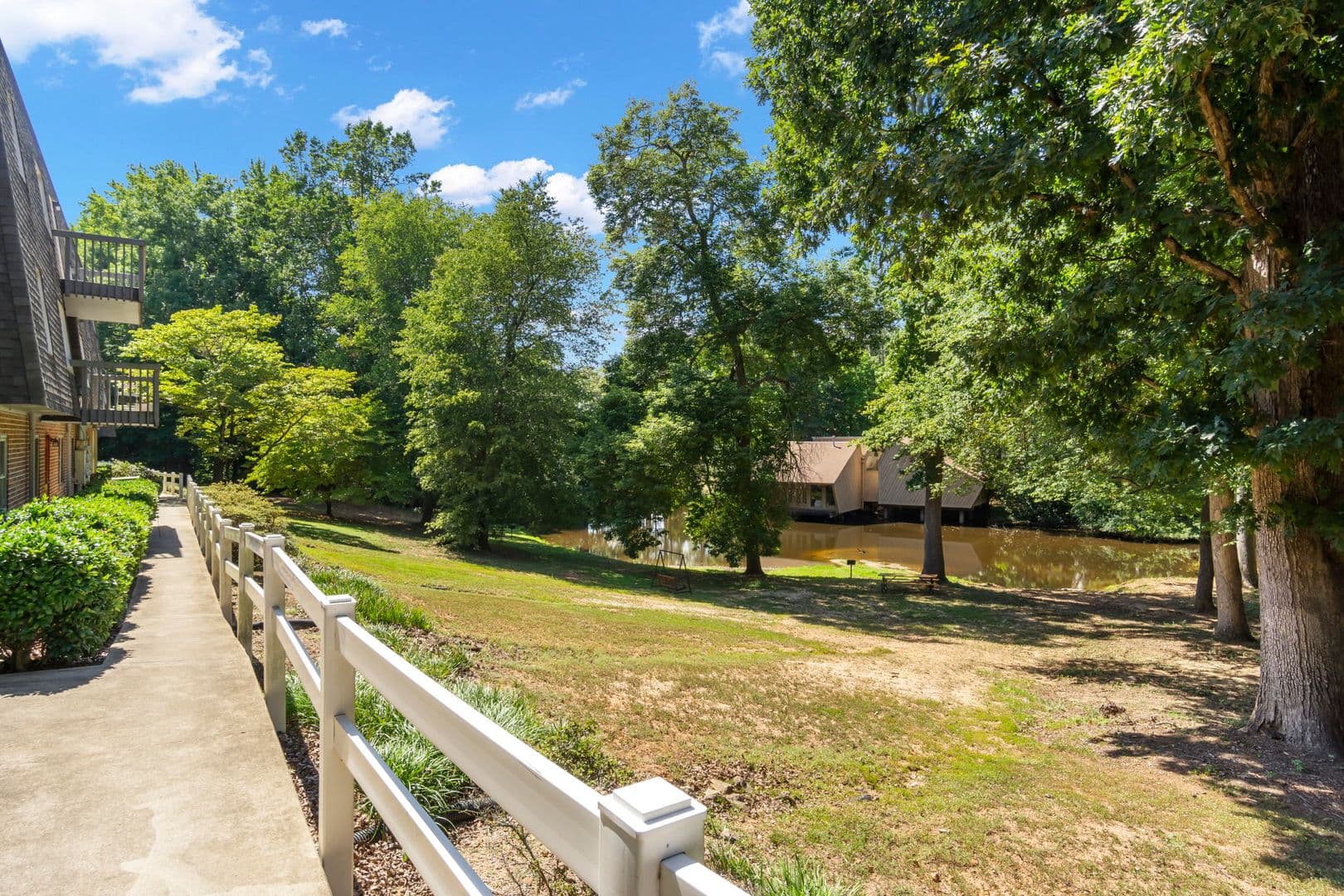 Greenville Apartment: 211 Batesview Dr.