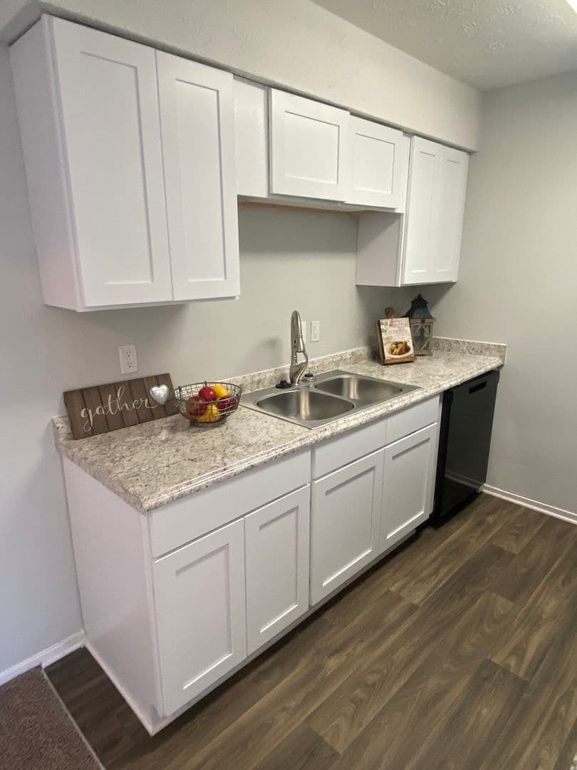 Greenville Apartment: 211 Batesview Dr.