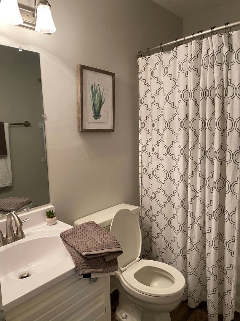 Greenville Apartment: 211 Batesview Dr.