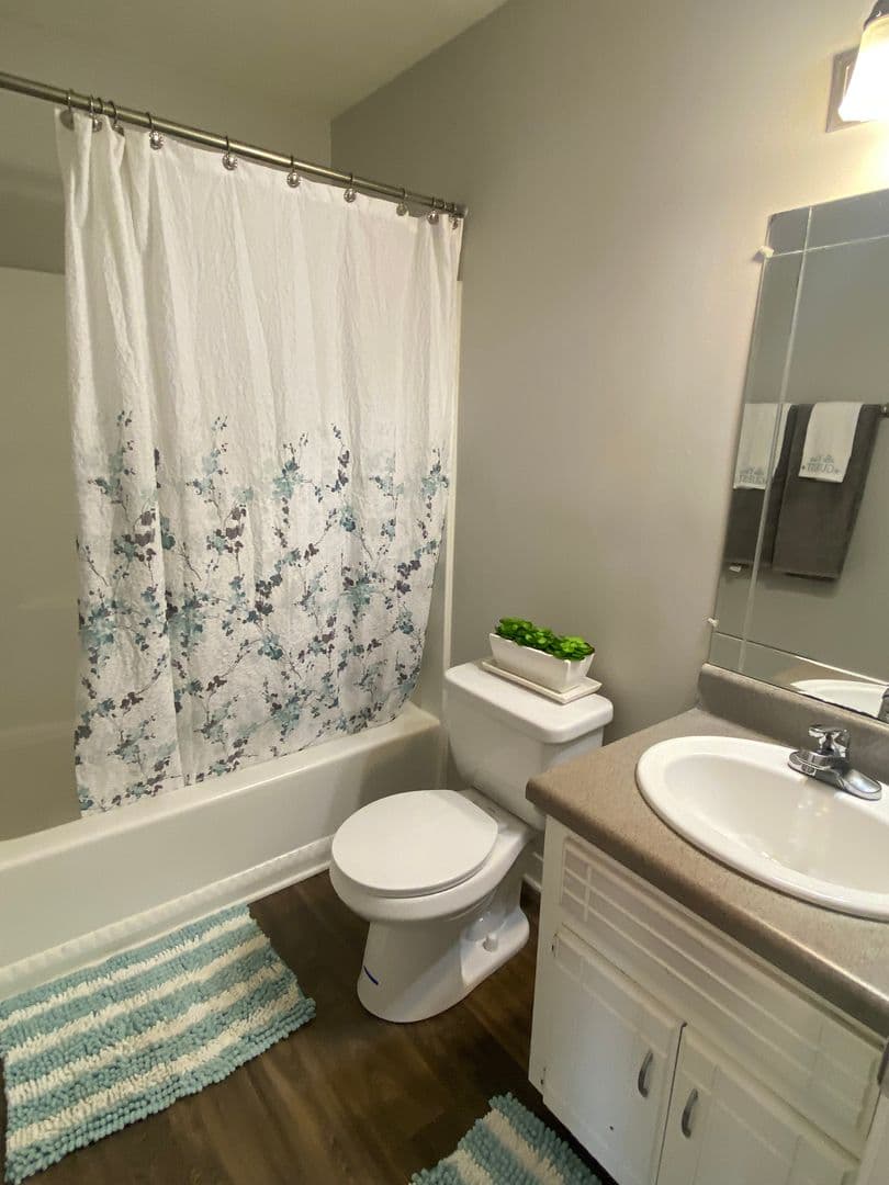 Greenville Apartment: 211 Batesview Dr.